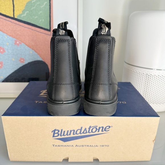 Blundstone Women’s #063 Black Chelsea Boots - Picture 4 of 9